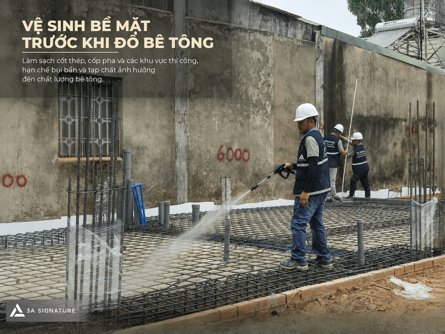 Hình ảnh vệ sinh bề mặt trước công tác đổ bê tông sàn, giúp hạn chế bụi bẩn và tạp chất ảnh hưởng đến bê tông.