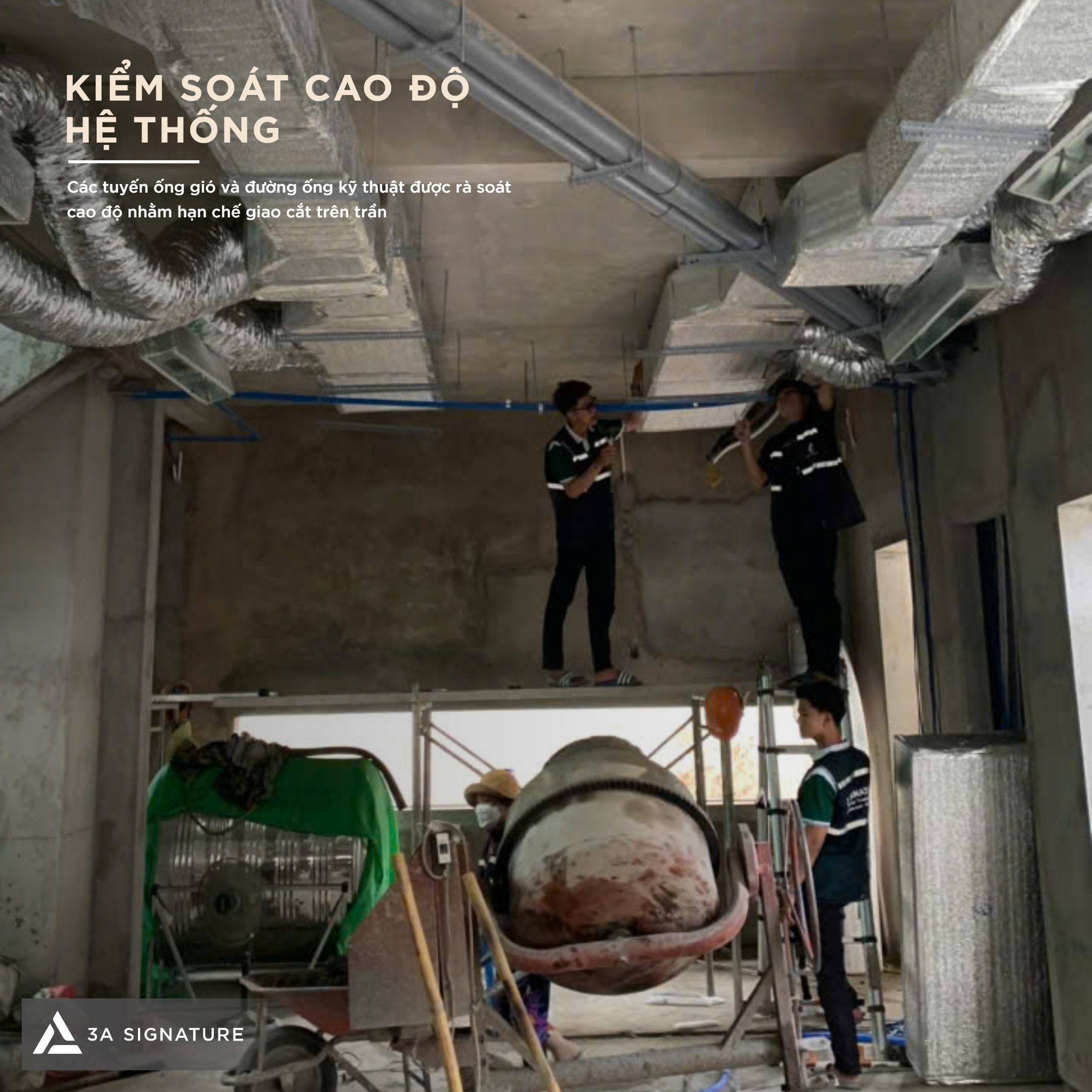 Hình ảnh thi công điện lạnh âm trần Lumina Retreat Villa với công tác kiểm soát cao độ hệ thống và các tuyến ống gió.