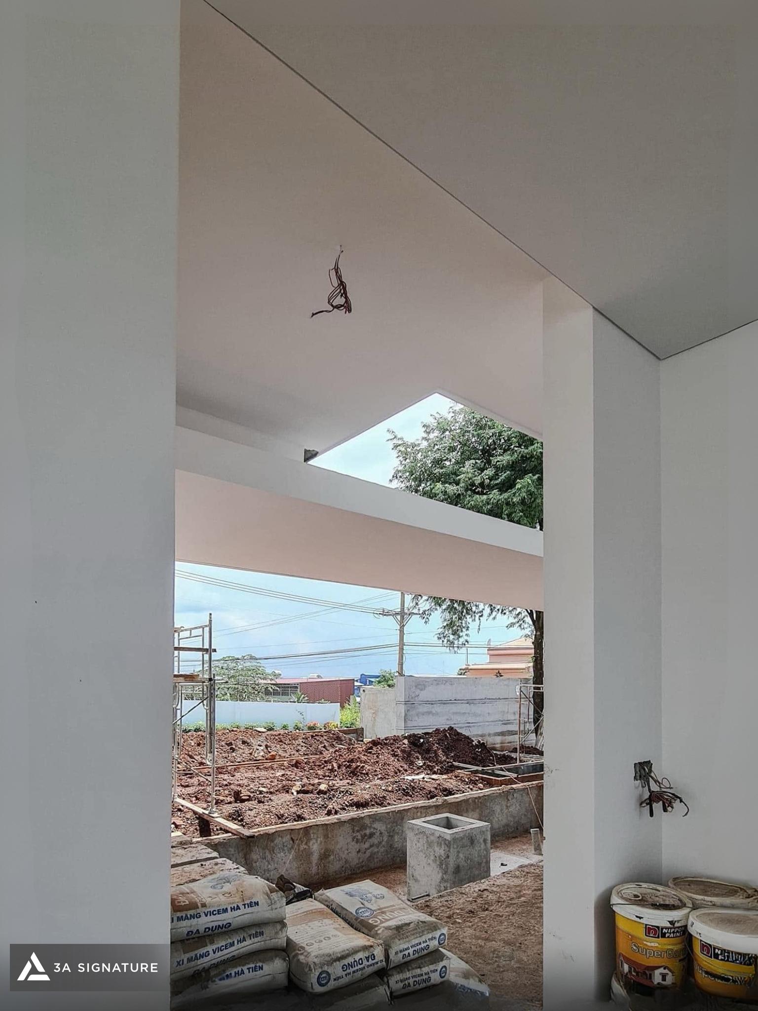 Kiểm soát chất lượng thi công biệt thự từ hệ MEP âm trần, điểm chờ đèn, miệng gió đến trần thạch cao giúp hạn chế sai lệch hoàn thiện.