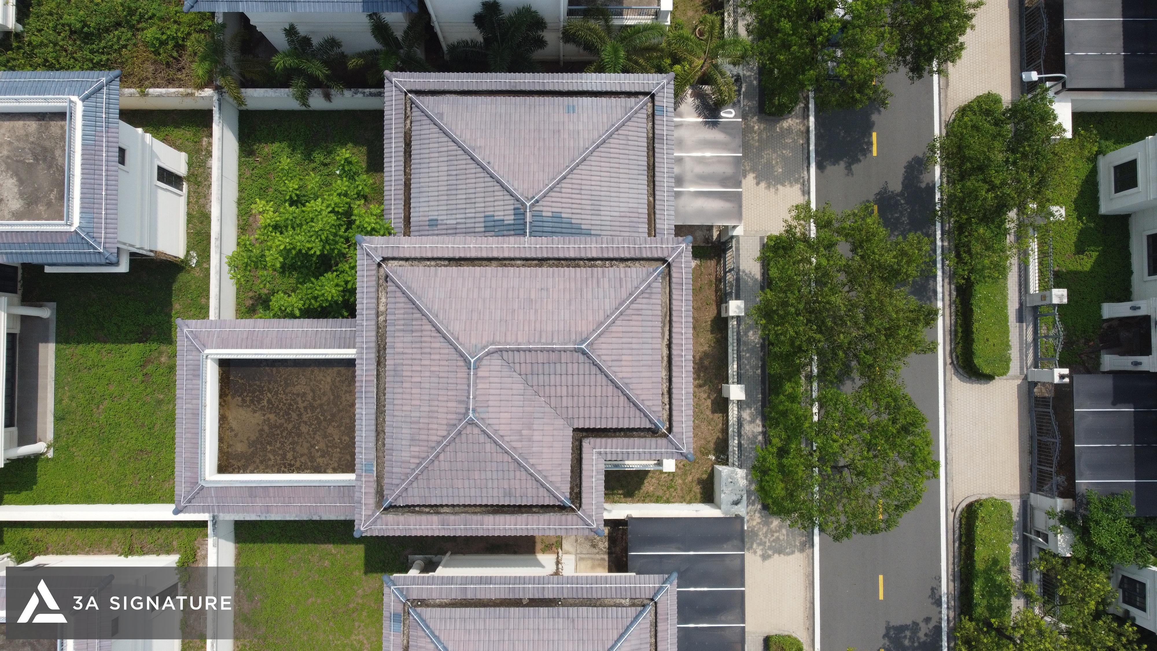Bối cảnh khu đất Lumina Retreat Villa sở hữu hệ thống giao thông nội khu rộng rãi, cảnh quan xanh và khoảng lùi thông thoáng, tạo nền tảng thuận lợi cho giải pháp kiến trúc nghỉ dưỡng theo tinh thần Modern Tropical.