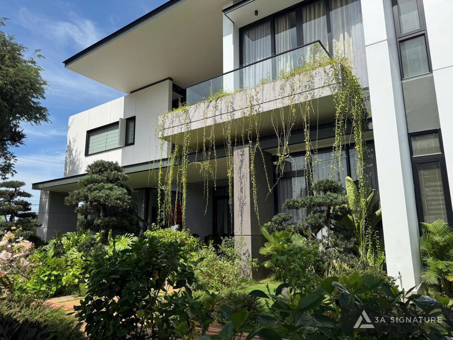 Thiet ke thi cong biet thu pho Green Villa nhiet doi hien dai - Binh Phuoc