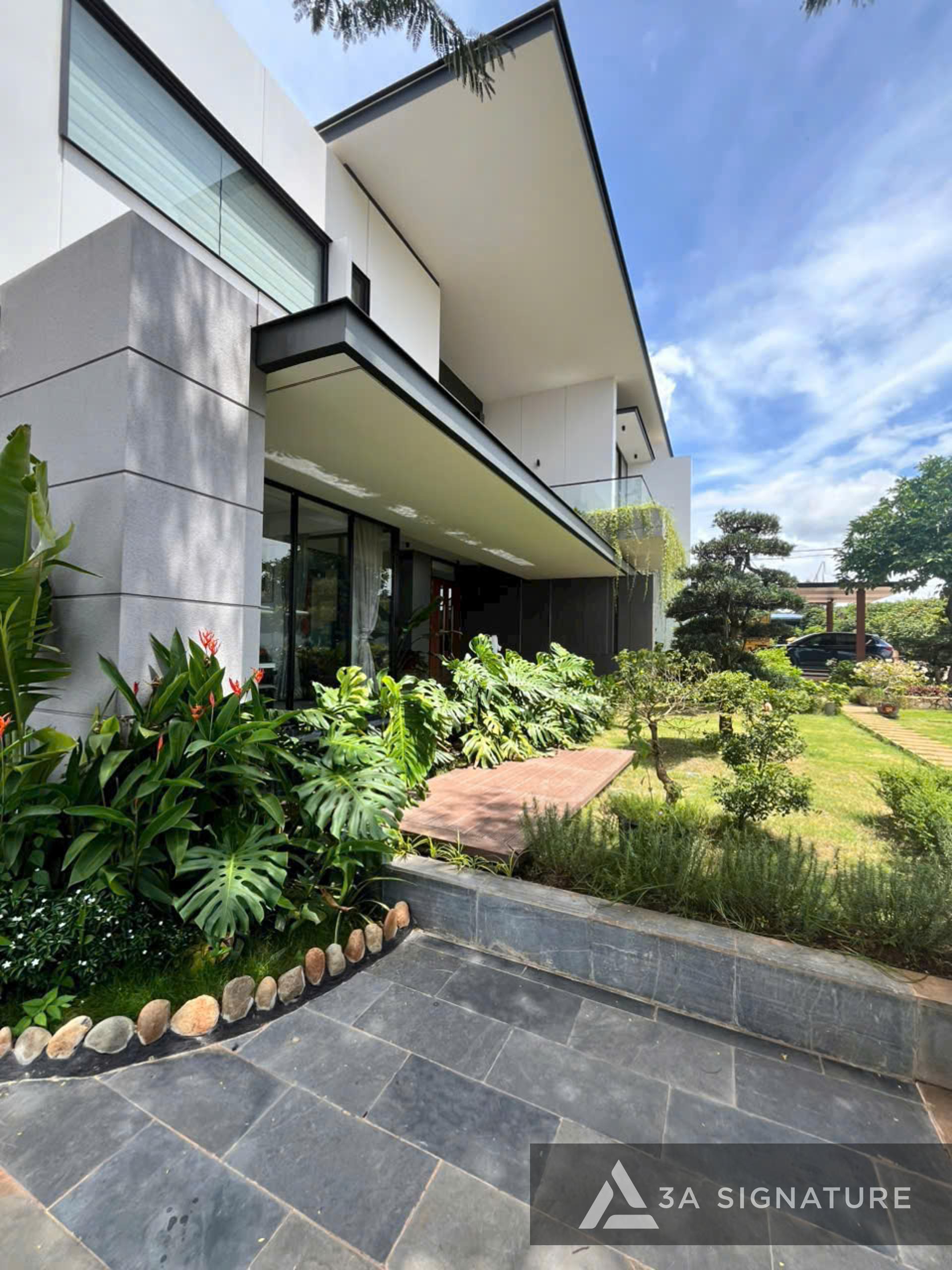 Thiet ke thi cong biet thu pho Green Villa nhiet doi hien dai - Binh Phuoc