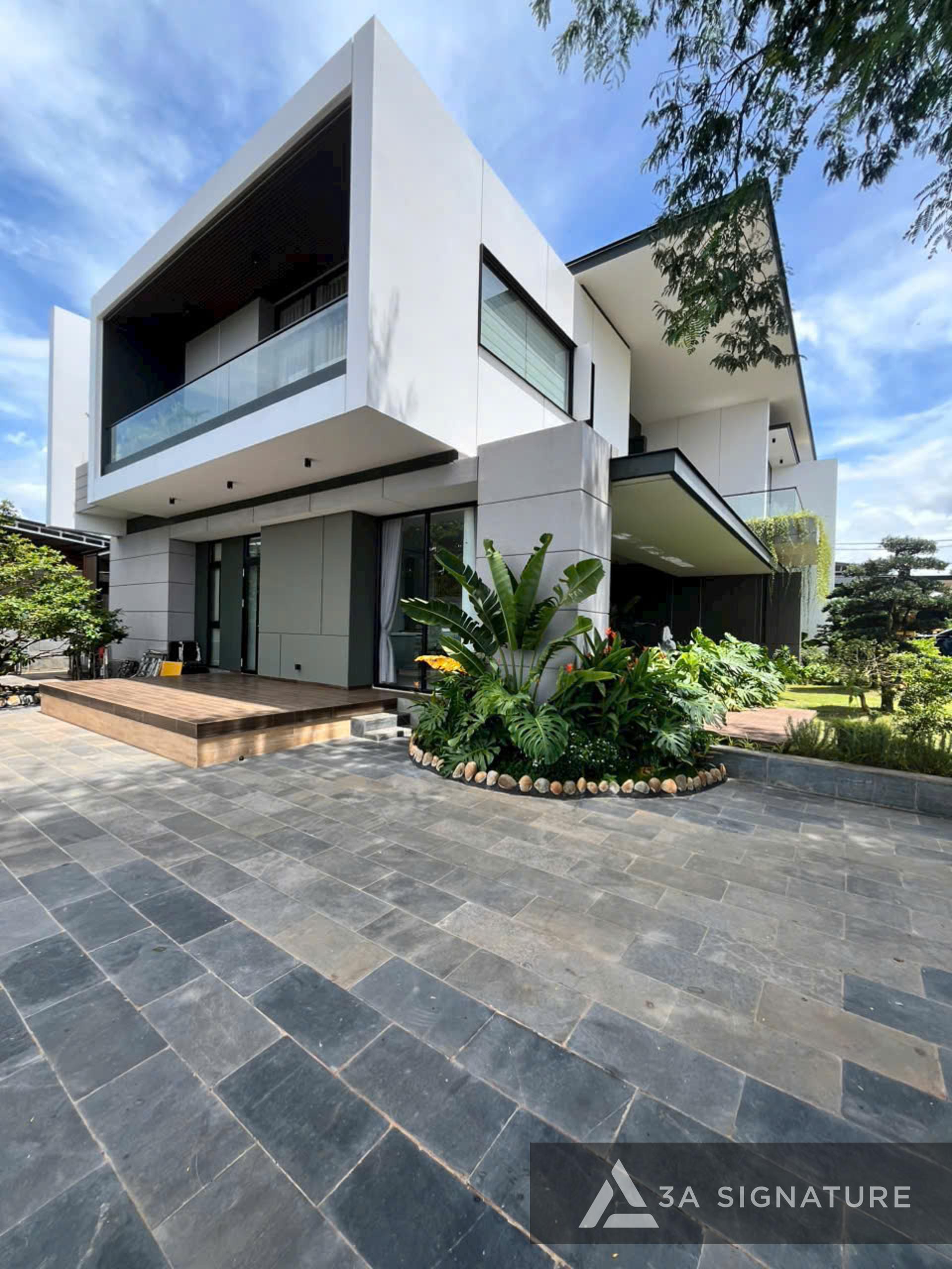 Thiet ke thi cong biet thu pho Green Villa nhiet doi hien dai - Binh Phuoc