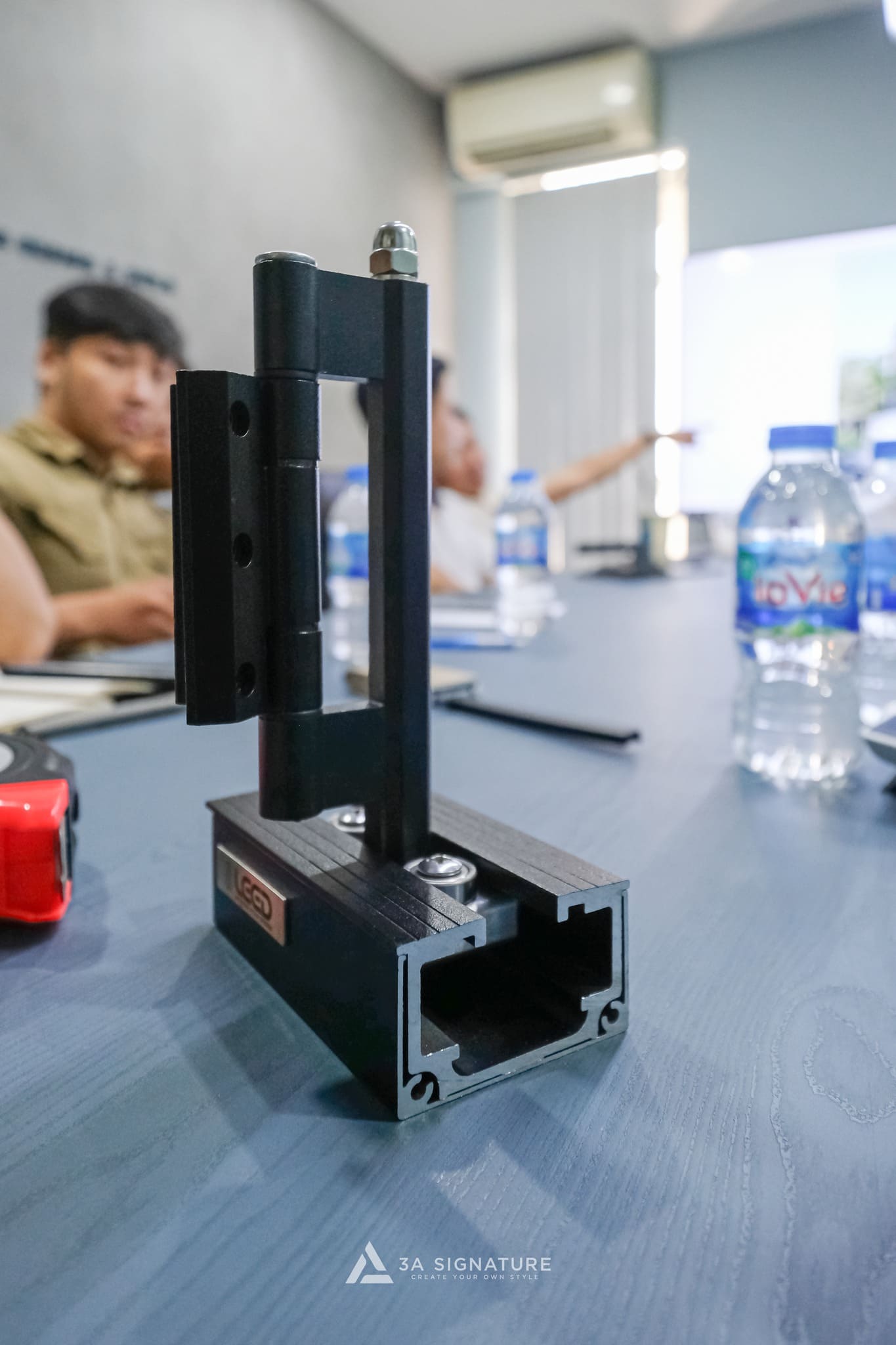 Cập Nhật Xu Hướng Cửa Nhôm Slim Cao Cấp Cho Biệt Thự 2025 Chi tiết kỹ thuật vật liệu Slim tối ưu cách âm, cách nhiệt trong biệt thự khí hậu nhiệt đới.