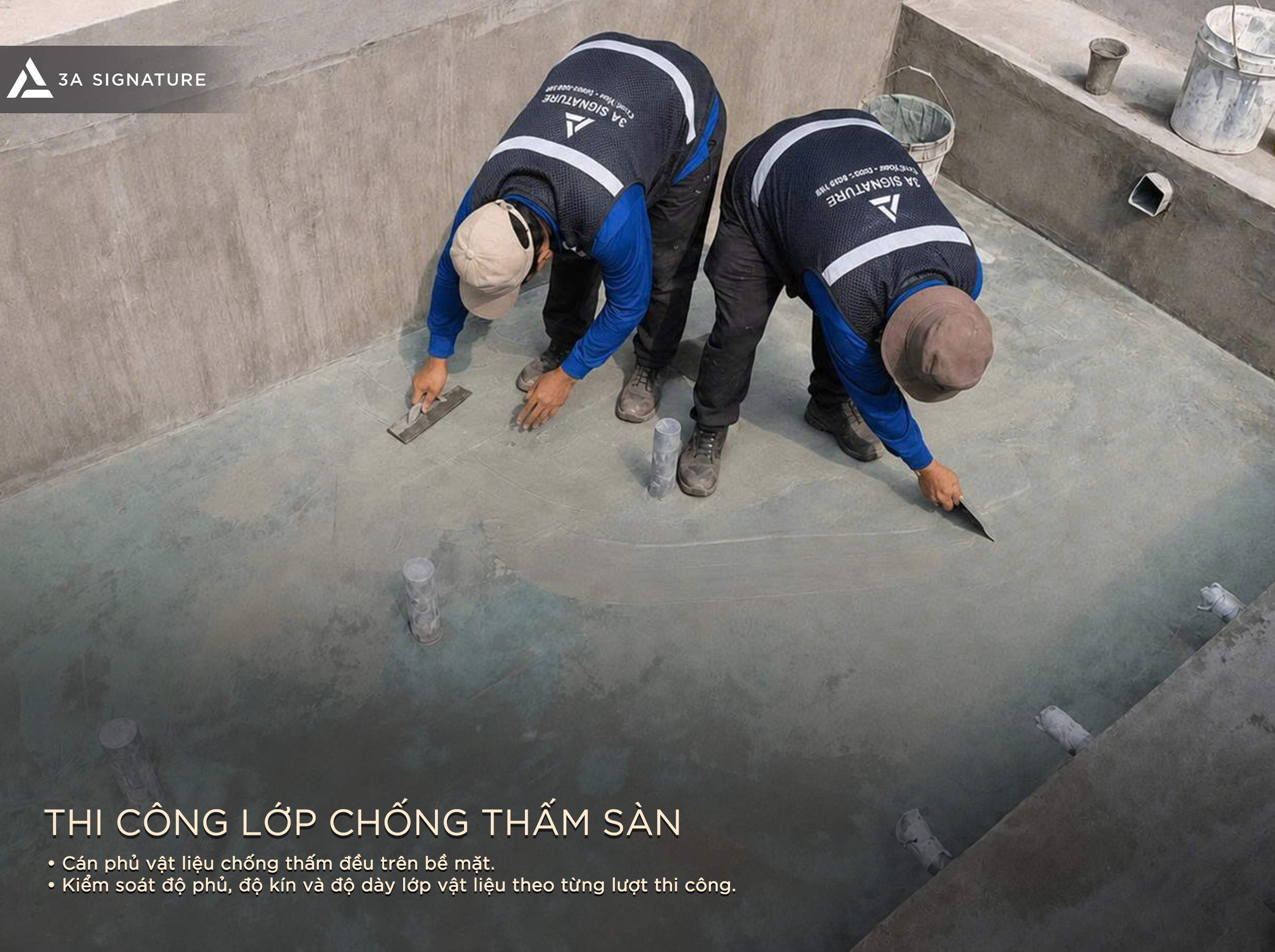 Chống thấm đúng kỹ thuật cần thi công lớp phủ theo từng lượt, kiểm soát định mức vật liệu, số lớp, hướng quét và thời gian chờ khô giữa các lớp cho sàn mái nhà.