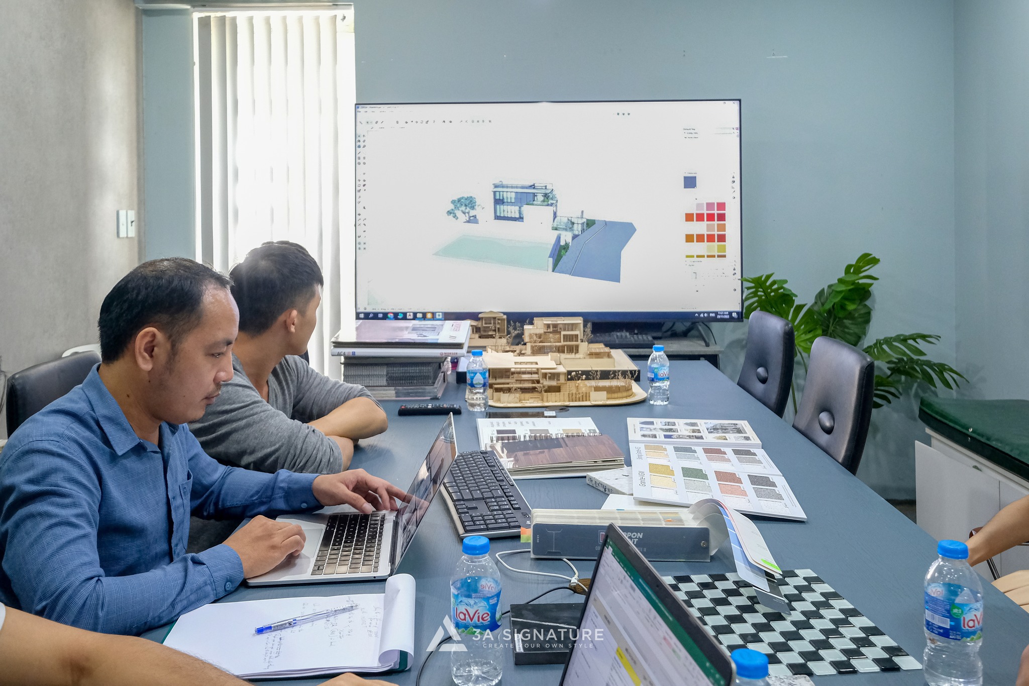 Lựa Chọn Vật Liệu Cho H Villa - Định Hình Không Gian Sống Buổi họp lựa chọn vật liệu giữa kiến trúc sư 3A Signature và chủ đầu tư H Villa.