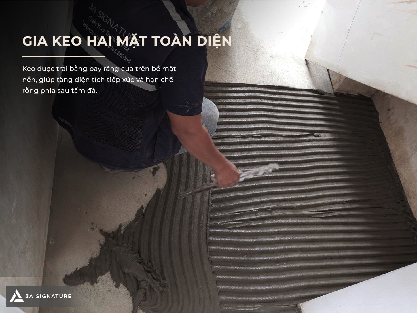 Hình ảnh ốp đá khổ lớn Legacy Penthouse với lớp keo trải trên nền, minh họa kỹ thuật gia keo hai mặt.