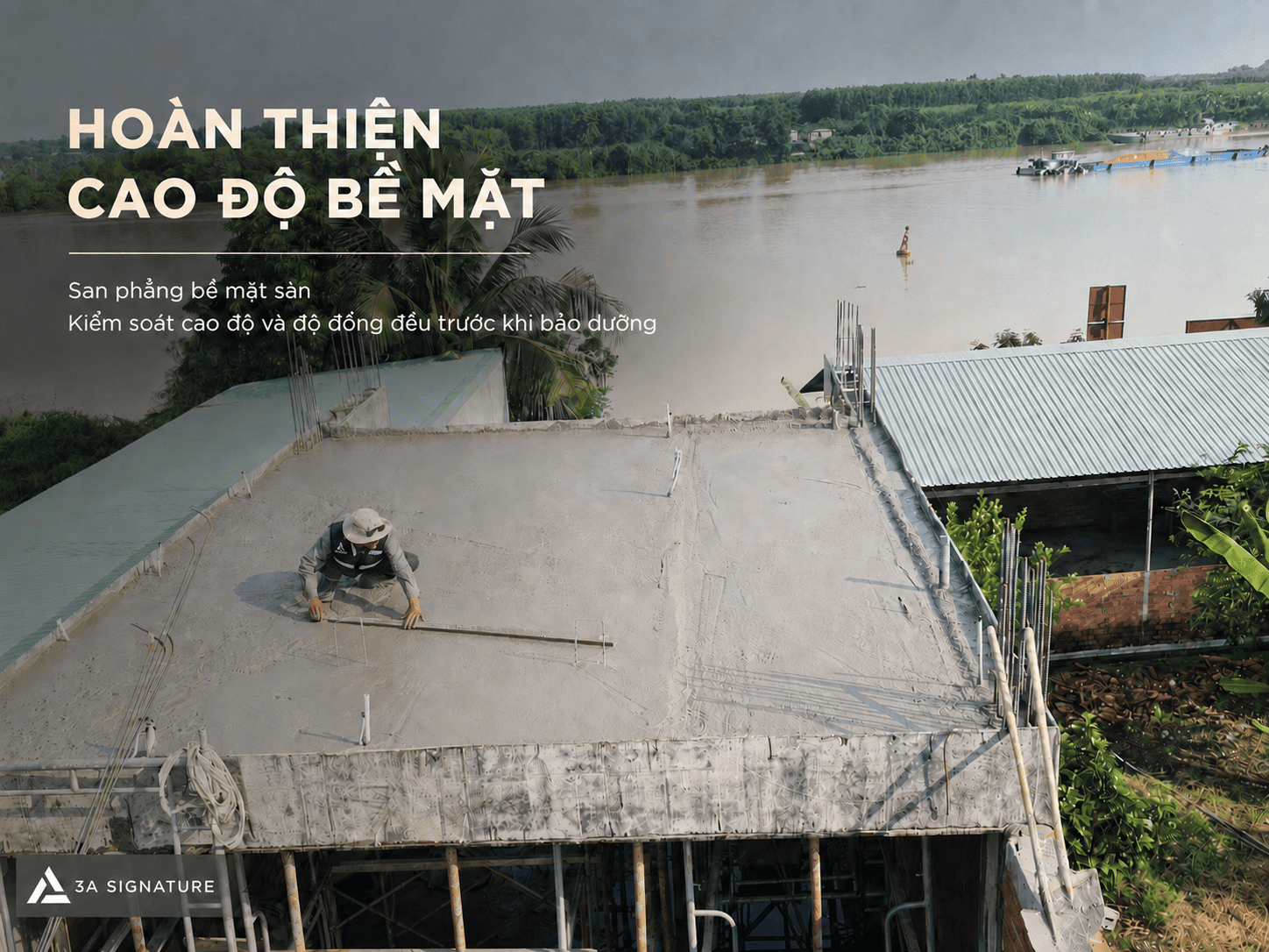 Hình ảnh hoàn thiện cao độ bề mặt trong thi công bê tông dầm sàn tầng 2, kiểm soát độ phẳng và độ đồng đều của sàn.